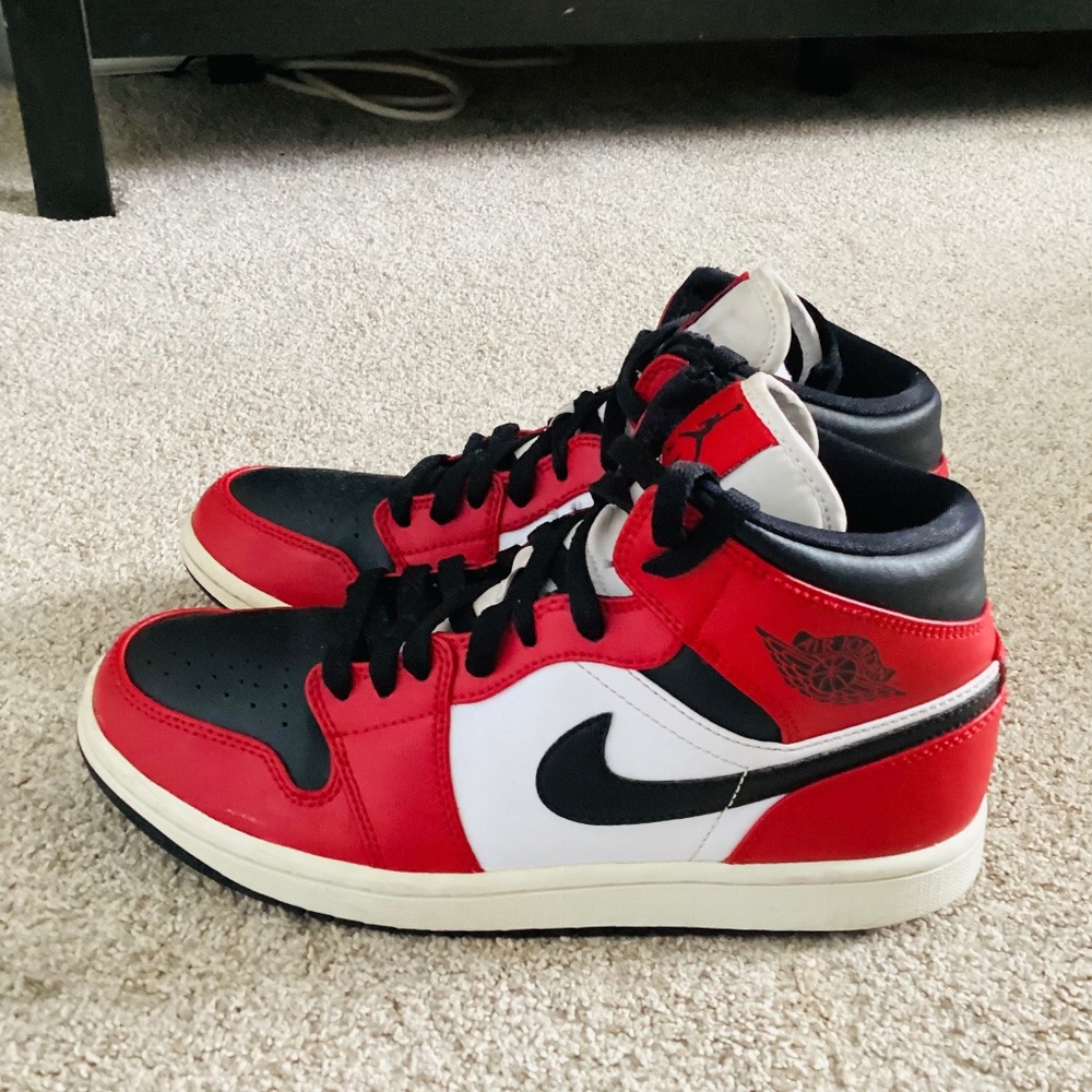 NIKE Air Jordan 1 Mid Chicago Black Toe (MENS)